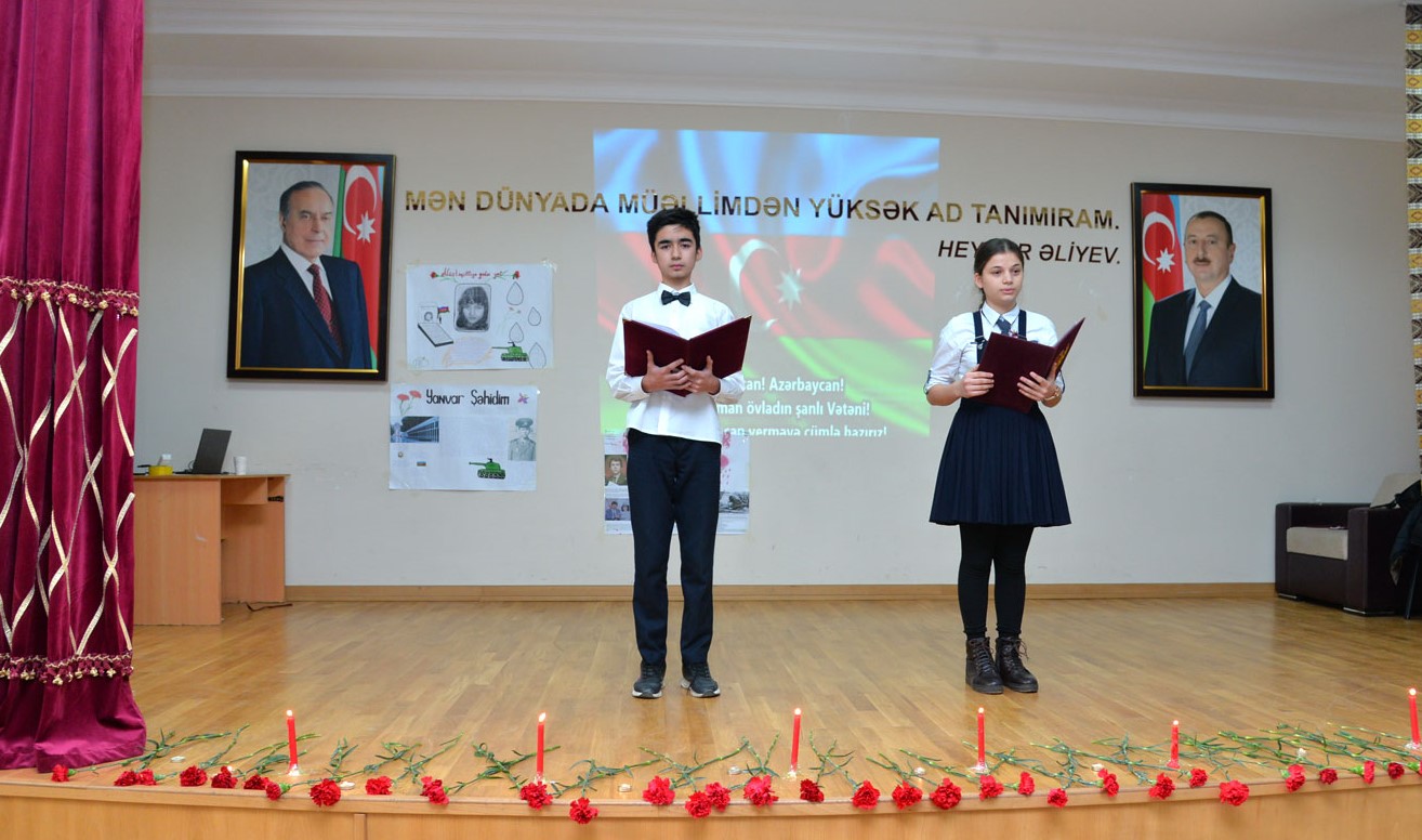 İdarə müdiri 20 Yanvara həsr olunmuş xüsusi dərsləri izləyib